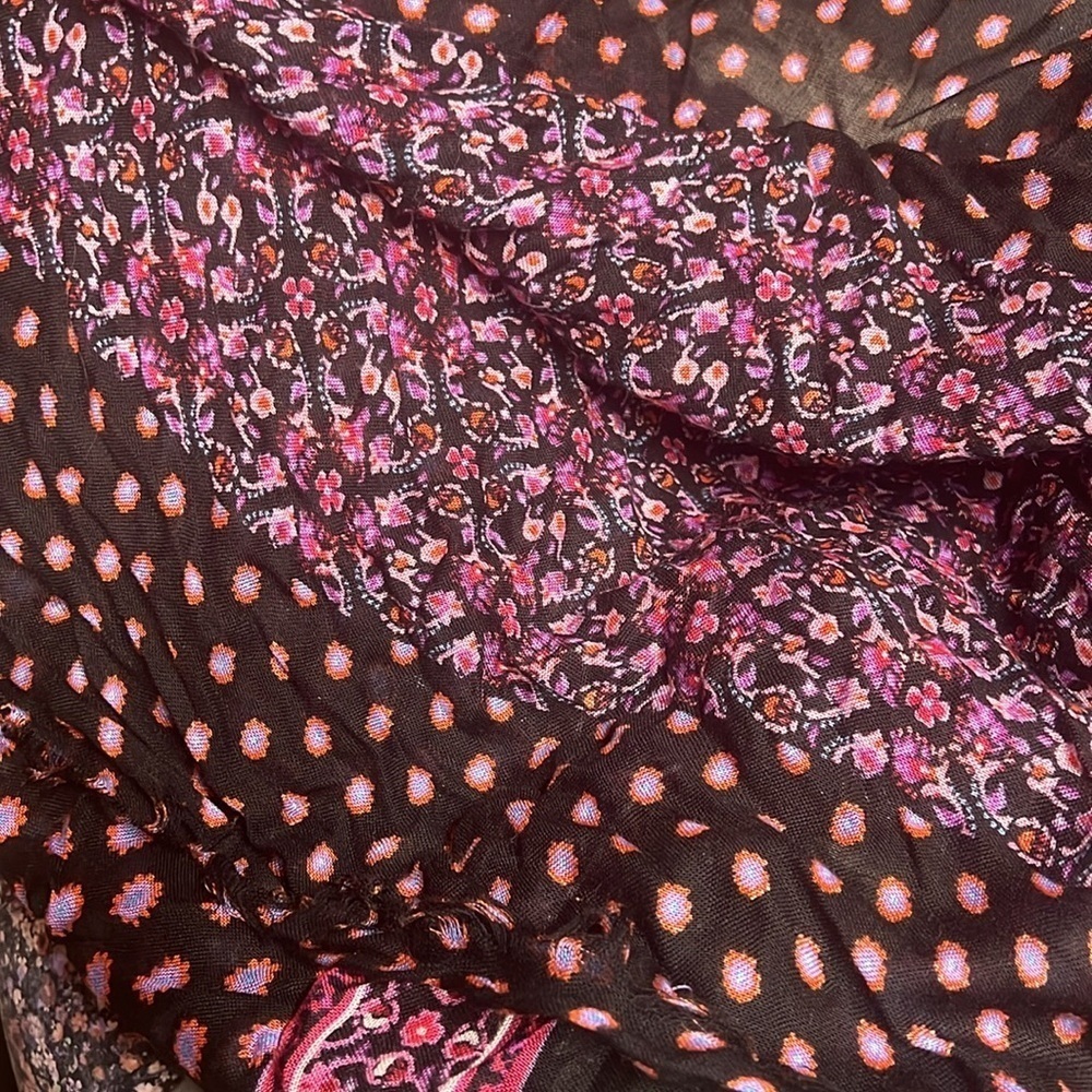 Multi-Pattern Scarf - Picture 4 of 5